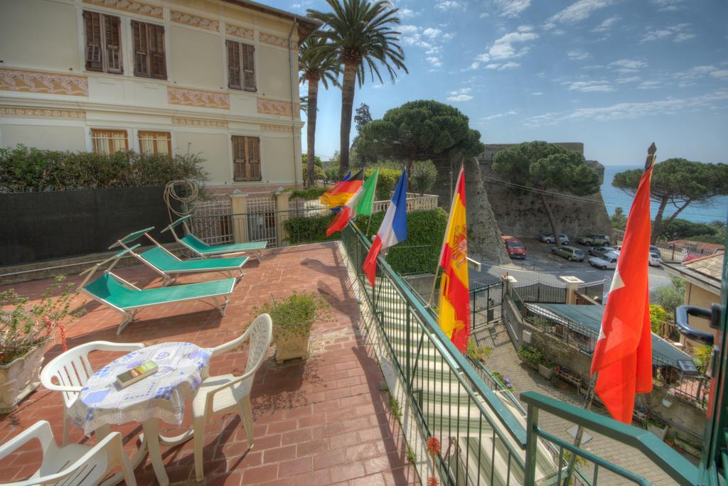 Hotel Deutsche Familien フィナーレ・リーグレ エクステリア 写真