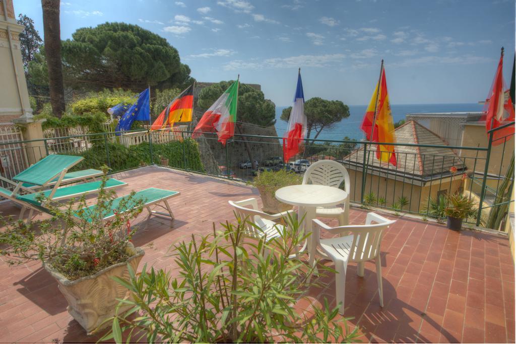 Hotel Deutsche Familien フィナーレ・リーグレ エクステリア 写真