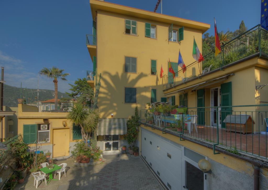 Hotel Deutsche Familien フィナーレ・リーグレ エクステリア 写真